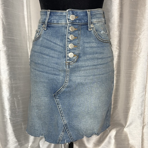 Maurices Denim Distressed Faded Button Fly Women’s 0 Stretch Jean Mini Skirt - Picture 2 of 10